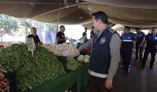 Toroslar’da pazar tezgahları tek tek denetleniyor