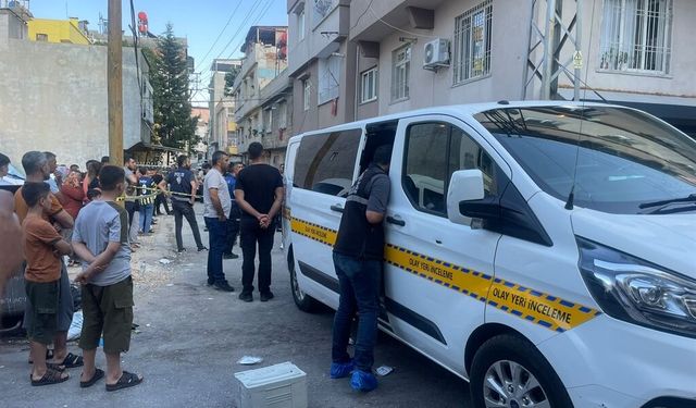 Tartıştığı eşini öldürdü, sokakta ateş açtı