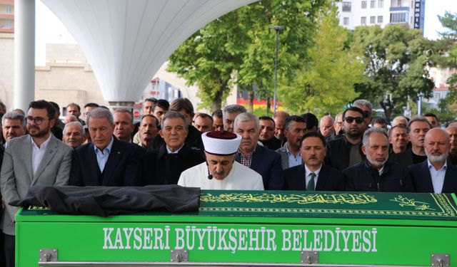 Abdullah Gül, amcasının cenazesine katıldı
