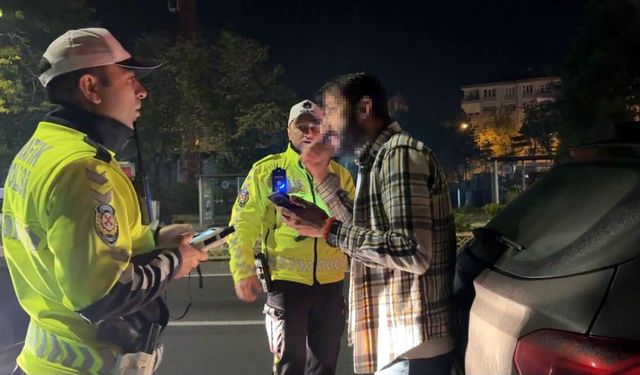 Alkolmetreyi üflemedi, 'okumam yazmak yok’ diyerek kimlik numarasını söylemedi