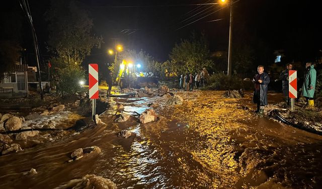 Şiddetli yağış hayatı olumsuz etkiledi