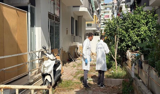 Kardeşini balkondan atan şahıs hayatını kaybetti