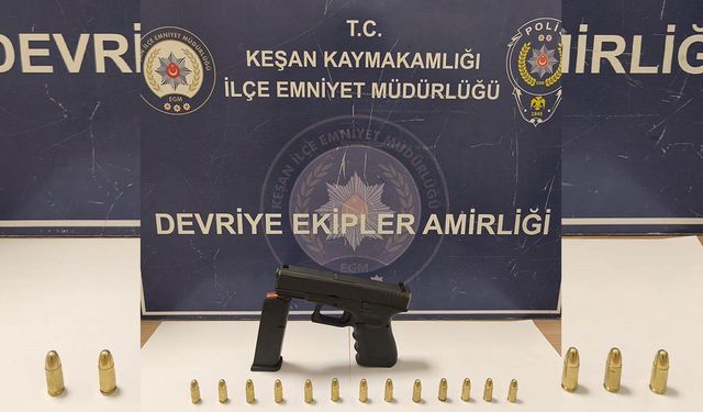 Alkollü sürücünün korsesinden ruhsatsız tabanca çıktı