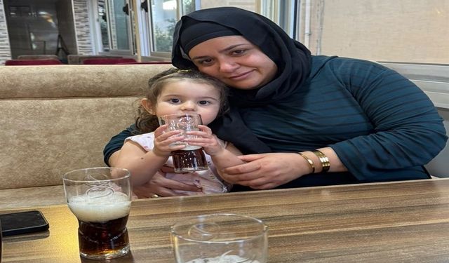 Kazada ölen anne ile 4 yaşındaki kızı toprağa verildi