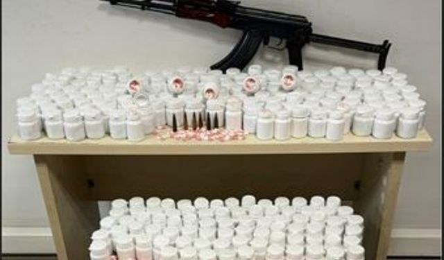 İzmir'de operasyon: 59 bin 300 sentetik hap ele geçirildi