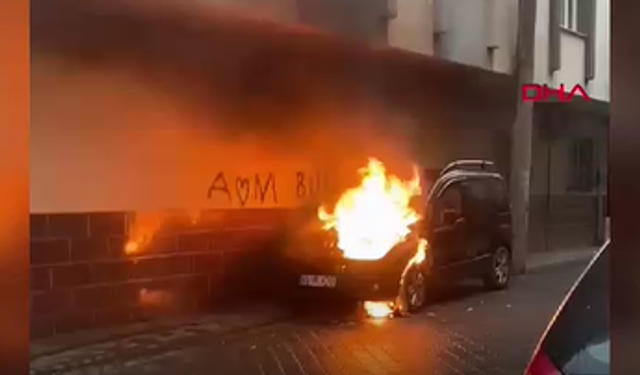Park halindeki aracın motoru alev aldı