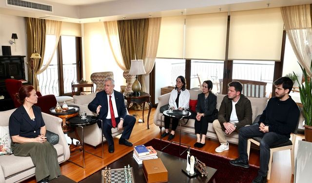 Mansur Yavaş, Vahap Seçer'in ailesini ziyaret etti