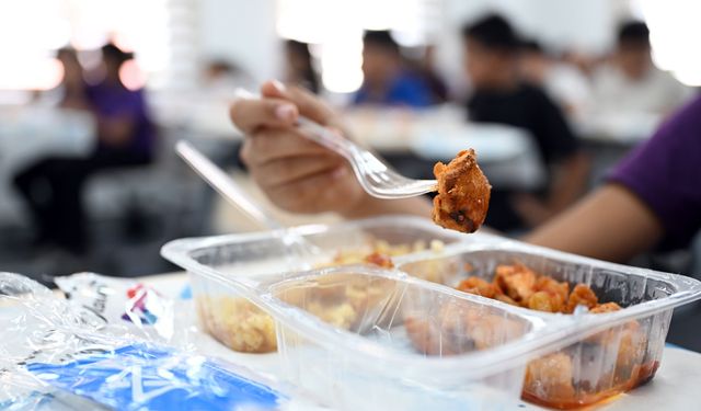 Mersin’de 3 bin öğrenciye eğitim ve yemek desteği
