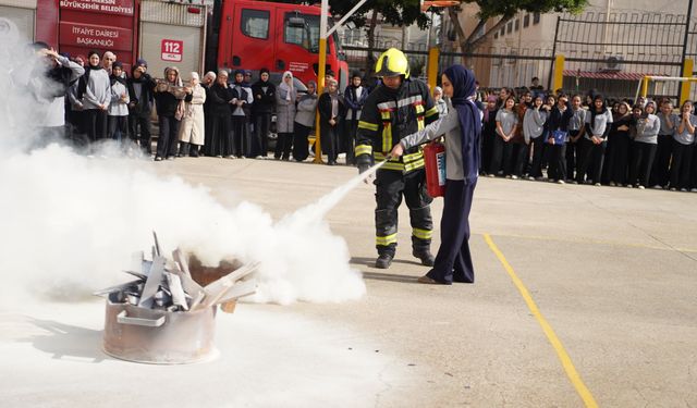 Mersin’de öğrencilere Afet Farkındalık Eğitimi ve Tatbikatı