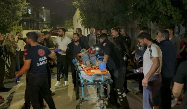 Bisikletli iki çocuğa otomobil çarptı