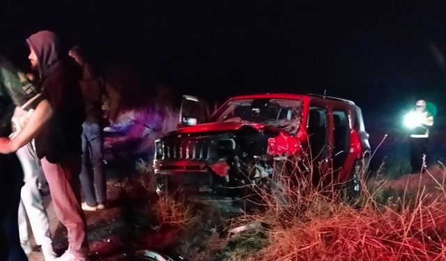 Otomobiller çarpıştı: 1 ölü, 3 yaralı