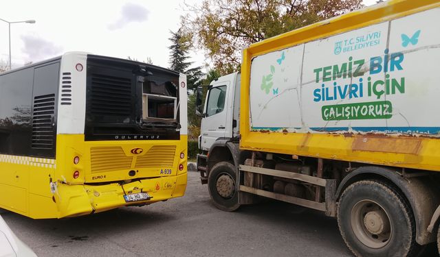 Çöp kamyonu ile İETT otobüsü çarpıştı