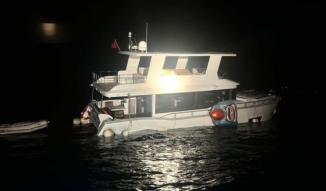 Batma tehlikesi geçiren tekneden 2 kişi kurtarıldı