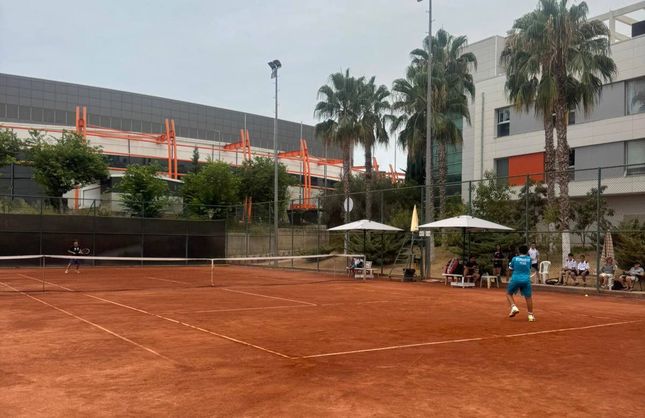ANALİG Tenis Müsabakaları Mersin'de Tüm Heyecanıyla Sürüyor