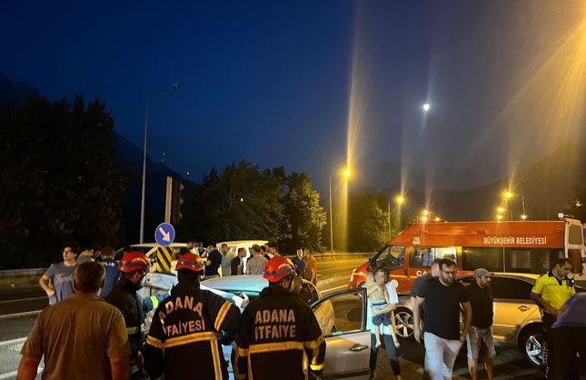 Pozantı’da Kırmızı Işıkta Geçen Otomobil Kazaya Sebep Oldu