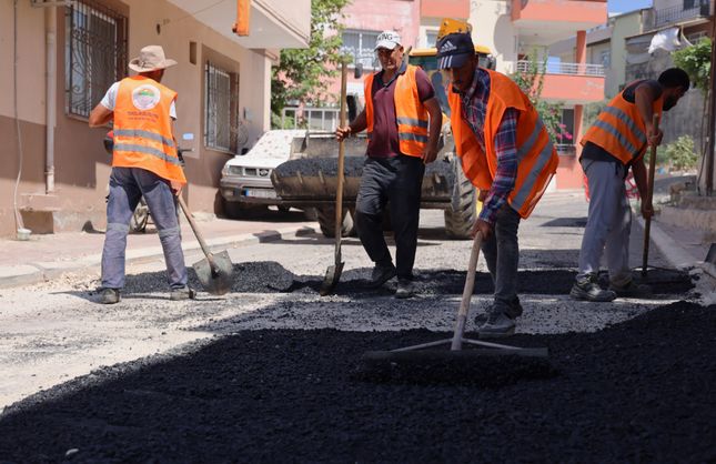Toroslar’da Asfalt Yenileme Çalışmaları Sürüyor