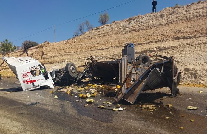 Mersin Mut’ta Feci Kaza: Otobüs ve Kamyon Çarpıştı