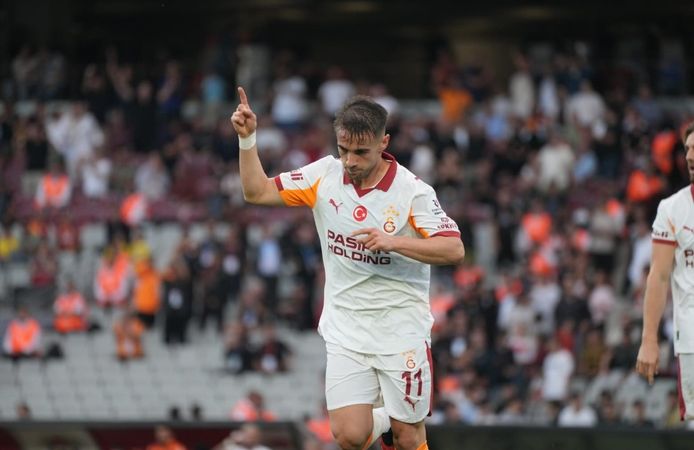 Galatasaray ikinci yarı açıldı