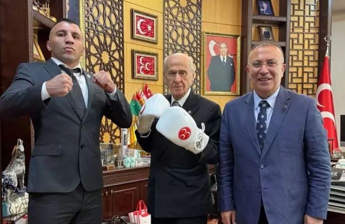 Dünya Boks Şampiyonu Avni Yıldırım, MHP Lideri Devlet Bahçeli’yi ziyaret etti