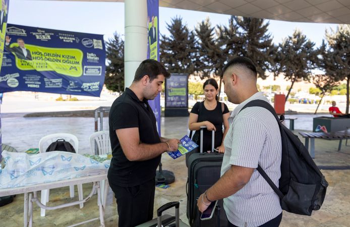 Büyükşehir Mersin’e gelen üniversite öğrencilerine otogarda ‘Hoş geldin’ diyor
