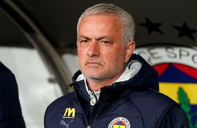 Benfica resmen açıkladı: Mourinho imzayı attı