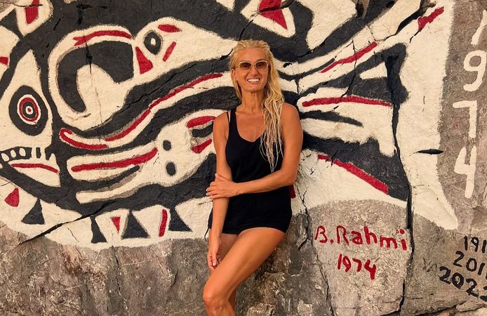 Tuğba Özay'ın Yeni Pozları Sosyal Medyayı Salladı