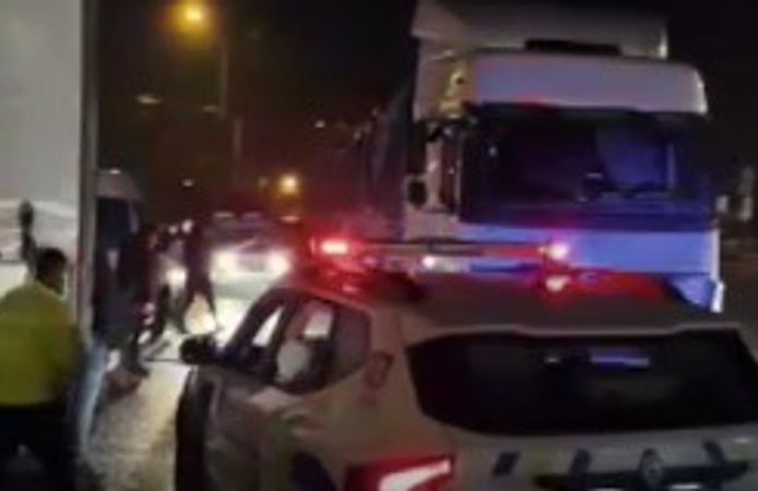 Tır’ın Dorsesinde 31 Kaçak Göçmen Yakalandı