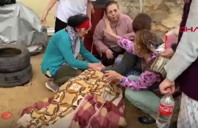 Rögar Kapağı Kırılınca İçine Düşen Fatmagül'ü Vatandaşlar Sobayla Isıttı