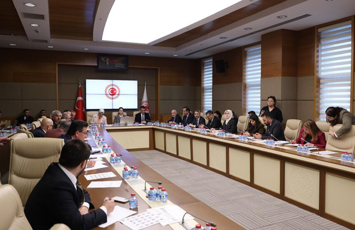 Komisyonda, 'Dijital Mecralarda Çocuklarımızı Bekleyen Tehdit ve Riskler Raporu' kabul edildi