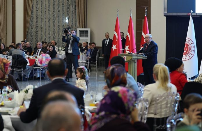 Bakan Güler, şehit aileleri ve gazilerle iftar yemeğinde bir araya geldi