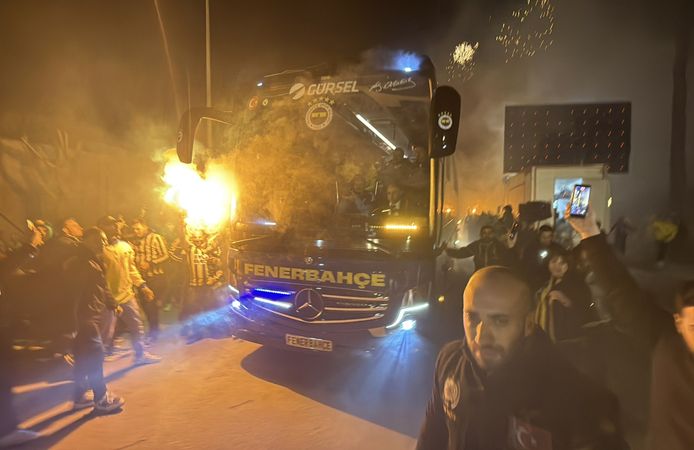 Fenerbahçe’ye Antalya’da coşkulu karşılama