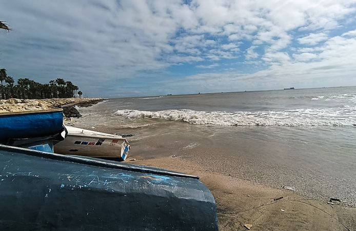 Mersin'de Sel Sonrası Güneş Yüzünü Gösterdi: Vatandaşlar Sahil Kenarına Akın Etti