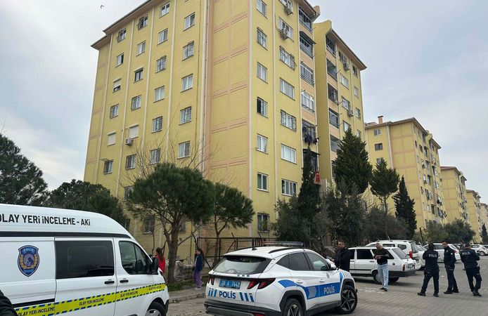 3 yaşındaki Tuğra, 6'ncı kattan düşüp ağır yaralandı