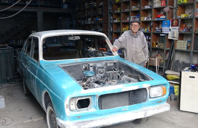 90 yaşındaki Anadol ustası, araçları yeniden yaratıyor