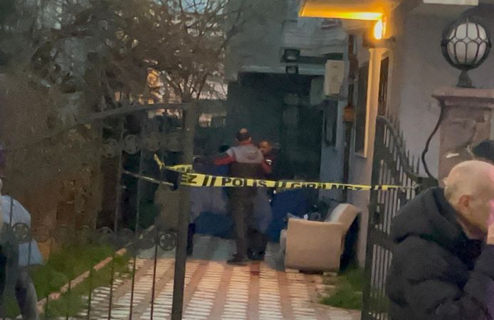 Ana-oğul apartman girişinde silahlı saldırıda öldürüldü