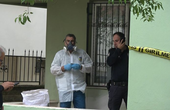 Evinde ölü bulundu