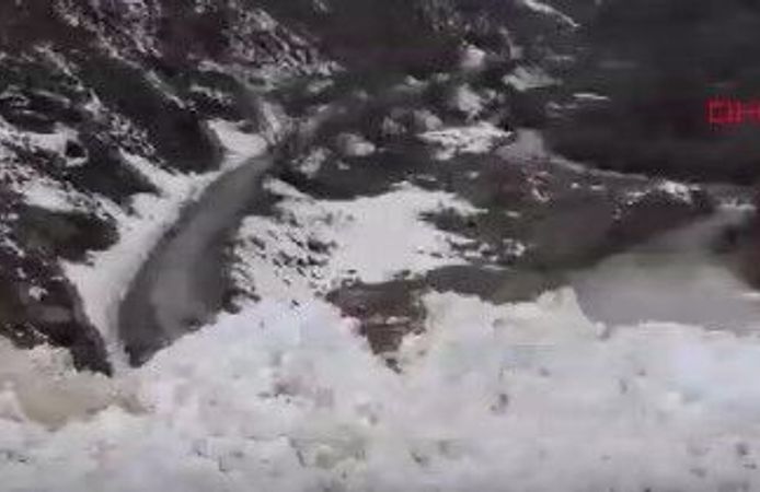 Van'da çığ düştü