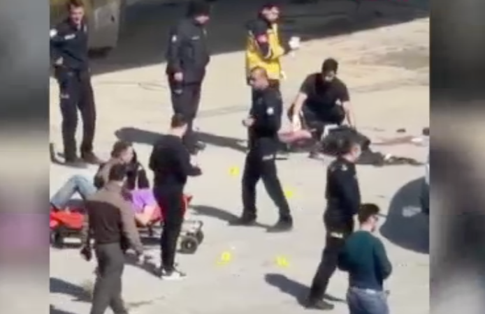 Akaryakıt istasyonunda kavga; 1’i polis, 3 yaralı