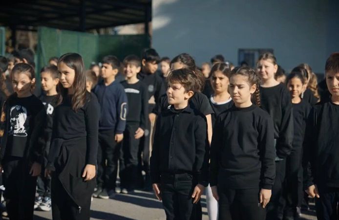 İlkokul öğrencileri Çanakkale şehitlerini özel koreografi ile andı