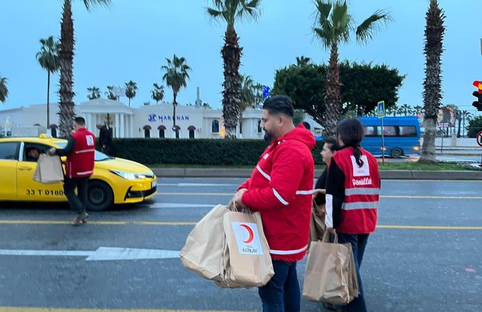 Mersin’de Kızılay’ın iftar programı başarıyla tamamlandı