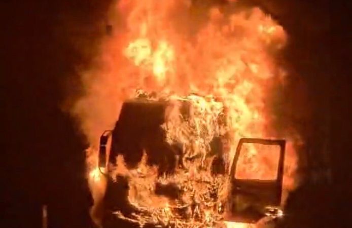 Tarsus'ta seyir halindeki tır yandı