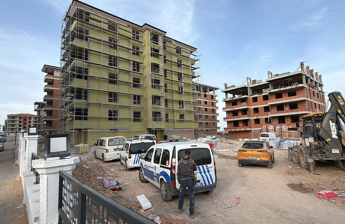 Eskişehir’de inşaattan düşen işçi öldü