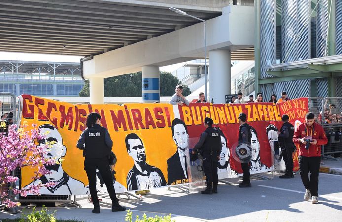 Galatasaray’a İzmir’de coşkulu karşılama