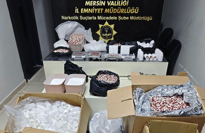 Mersin’de imal edilen binlerce sentetik hap ele geçirildi