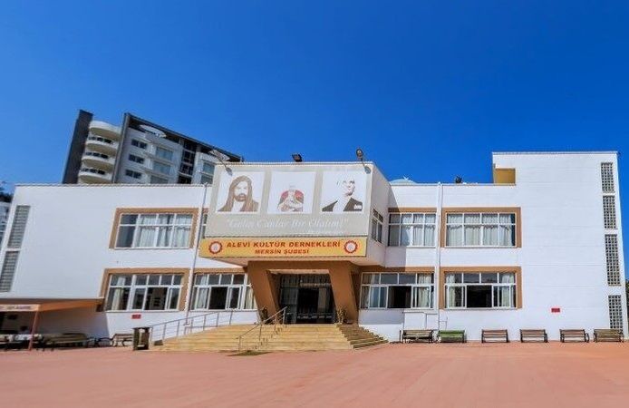 Mersin Cemevinde otizmli çocuklar için ayakkabı kampanyası