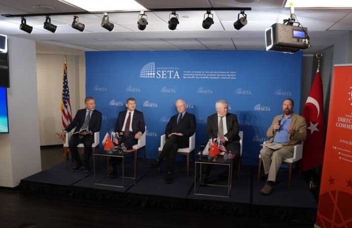 “NATO’nun Yeni Jeopolitiğinin Merkezinde Türk-Amerikan İttifakı” paneli düzenlendi