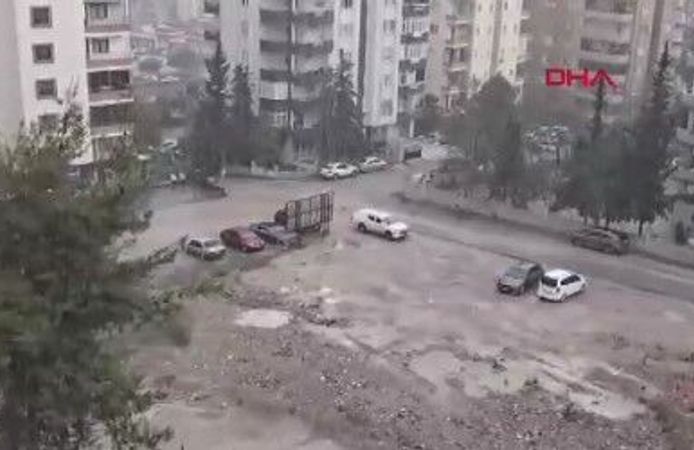 Adana'da dolu yağışı etkili oldu