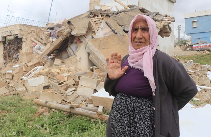 “Silah Sesi Sandım” Dedi, Bir Anda Evi Başına Yıkıldı