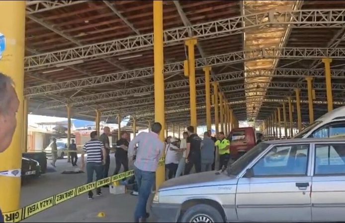 Otomobile silahlı saldırı: 1 ölü, 1 ağır yaralı