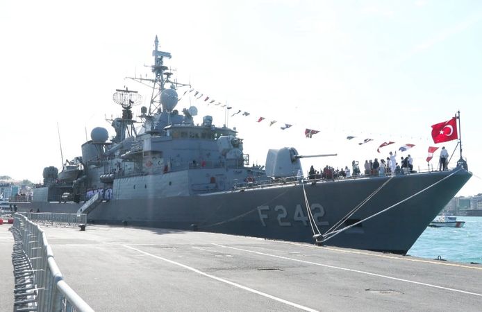 TCG Fatih, Sarayburnu Limanı'nda ziyarete açıldı